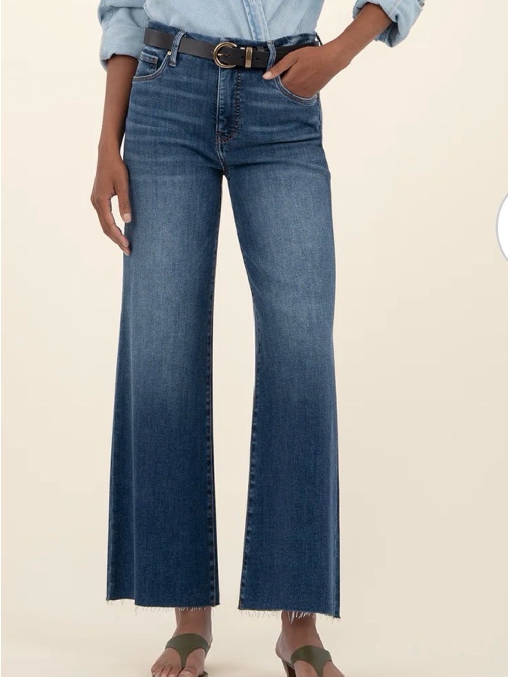 Kut from the Kloth Meg Fab Ab Wide Leg Cropped Jeans with Raw Hem size 4
